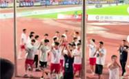 开云体育平台APP-赛场上球员们拼尽全力争夺胜利