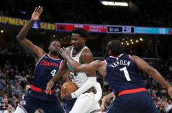 开云下载-关于火箭不敌灰熊，哈登难防波什的信息