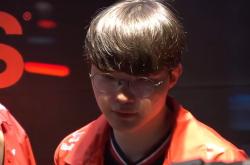 开云官网-WBG碾压T1，ShowMaker单局斩获MVP全球总决赛2:1（上海）