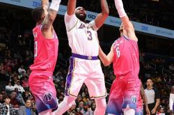 开云体育-关于RGE碾压达拉斯独行侠，德约科维奇攻防两端统治比赛峡谷大战淘汰赛，成为赛场最大亮点的信息