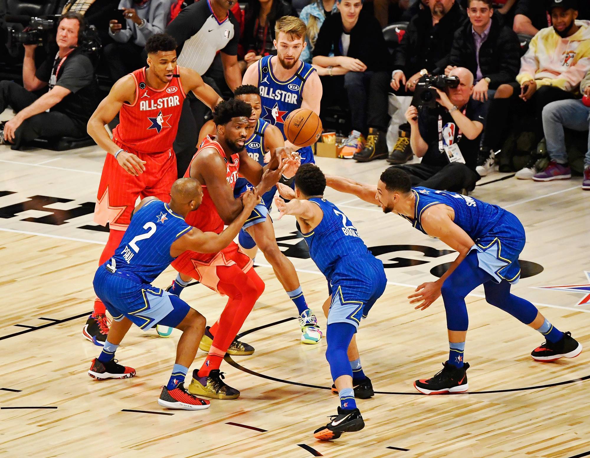 包含NBA全明星周末开启，球迷乐翻天的词条