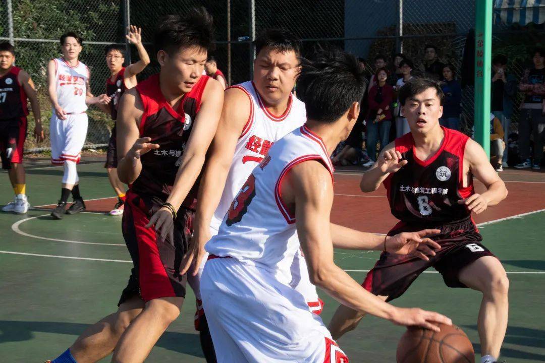运动员在领先优势中勇往直前