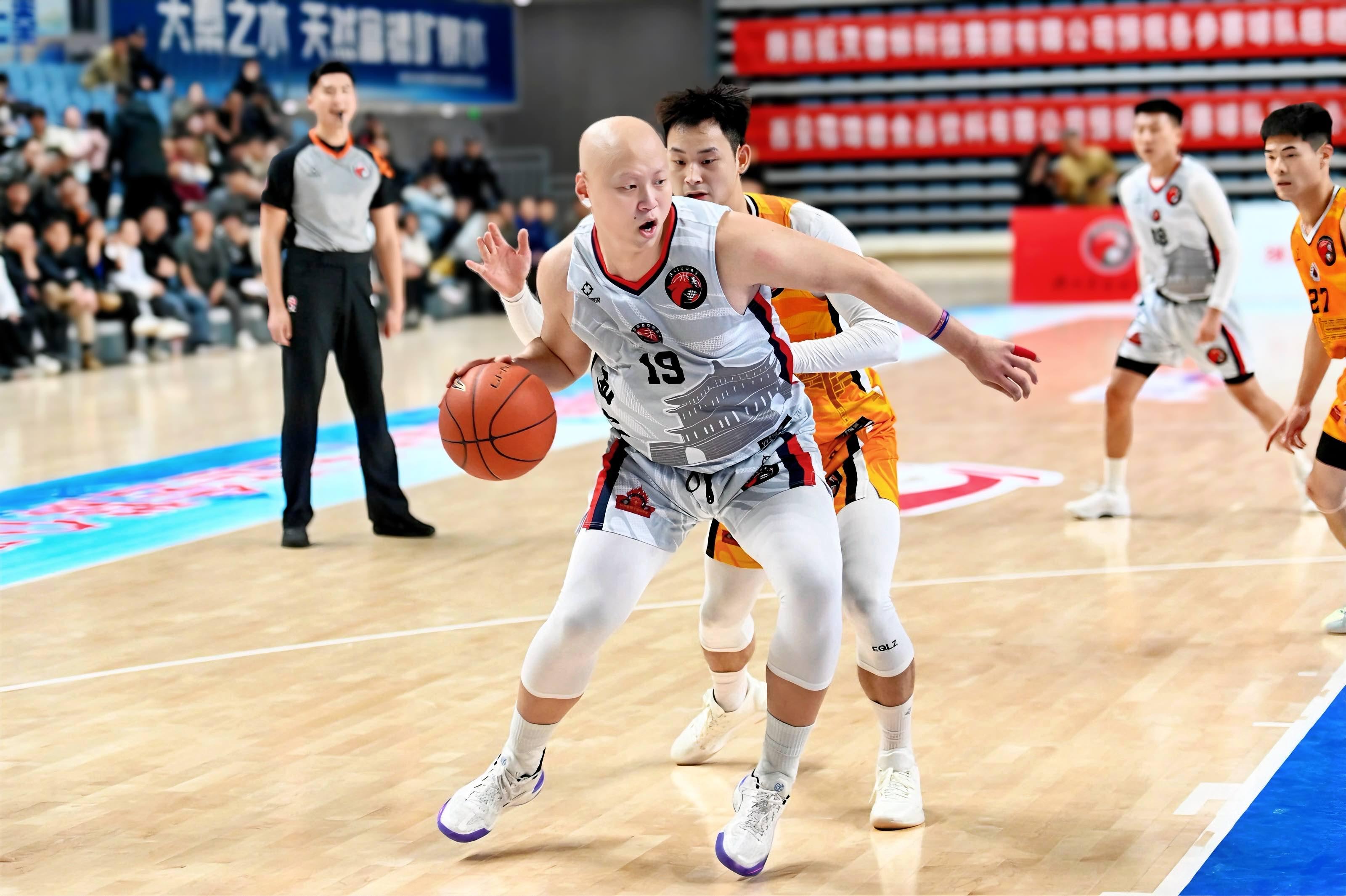 陕西男篮取得胜利，闯入前八强