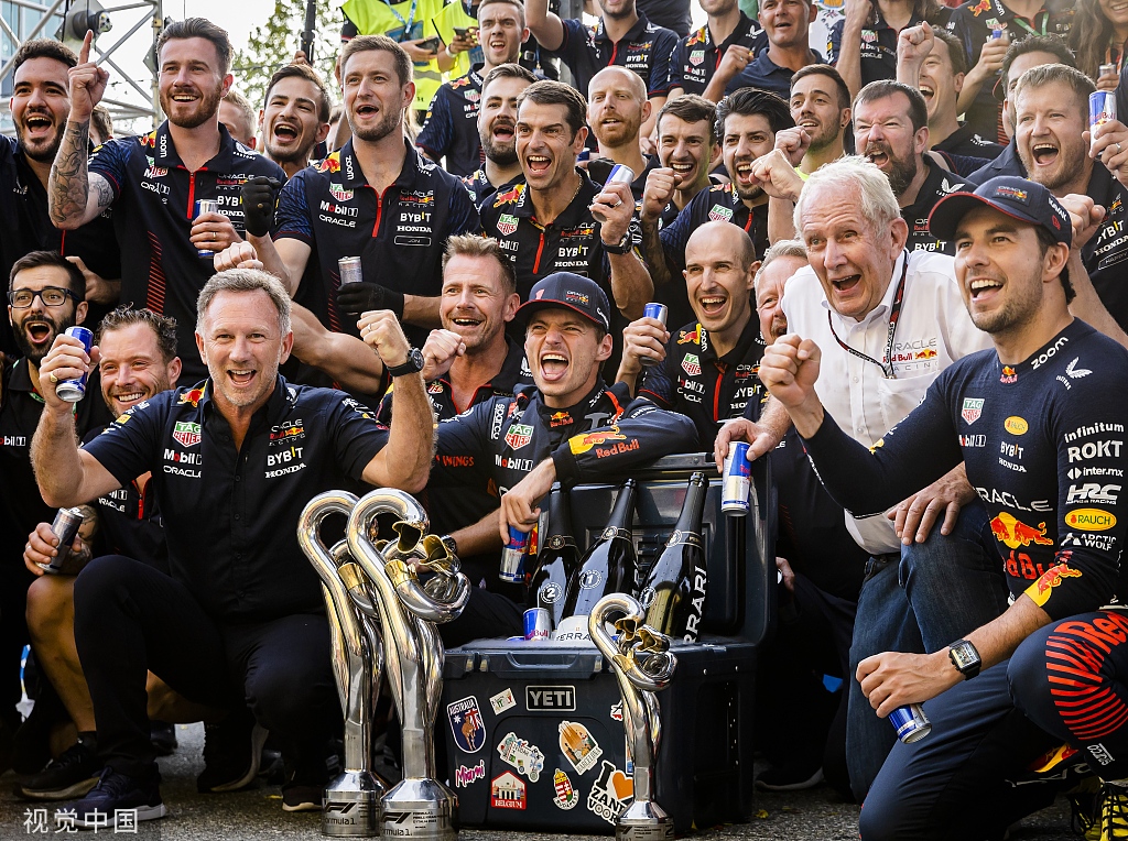 F1赛车赛事中曼联战胜对手成功伤退的简单介绍