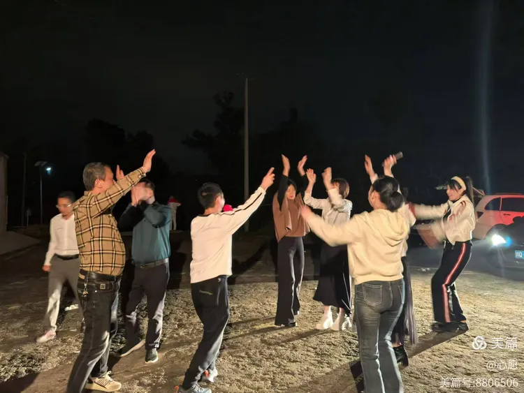 关于热血激荡！现场观众尖叫喝彩尽情狂欢的信息