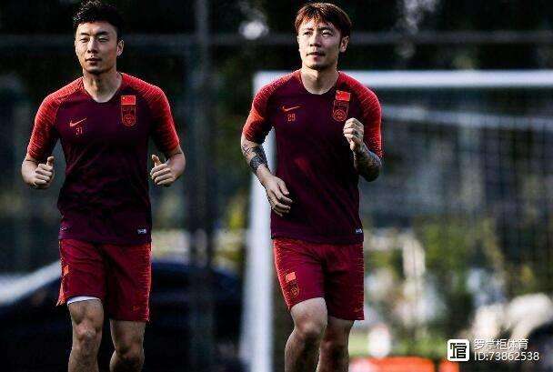 球队精神飞扬,集体斗志昭示团结一心全力争冠 球队精神飞扬,集体斗志昭示团结一心全力争冠