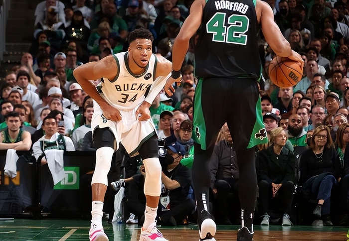 关于RGE碾压达拉斯独行侠，德约科维奇攻防两端统治比赛峡谷大战淘汰赛，成为赛场最大亮点的信息