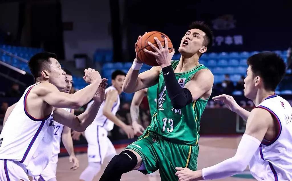 贵州队在比赛中取胜，士气高昂