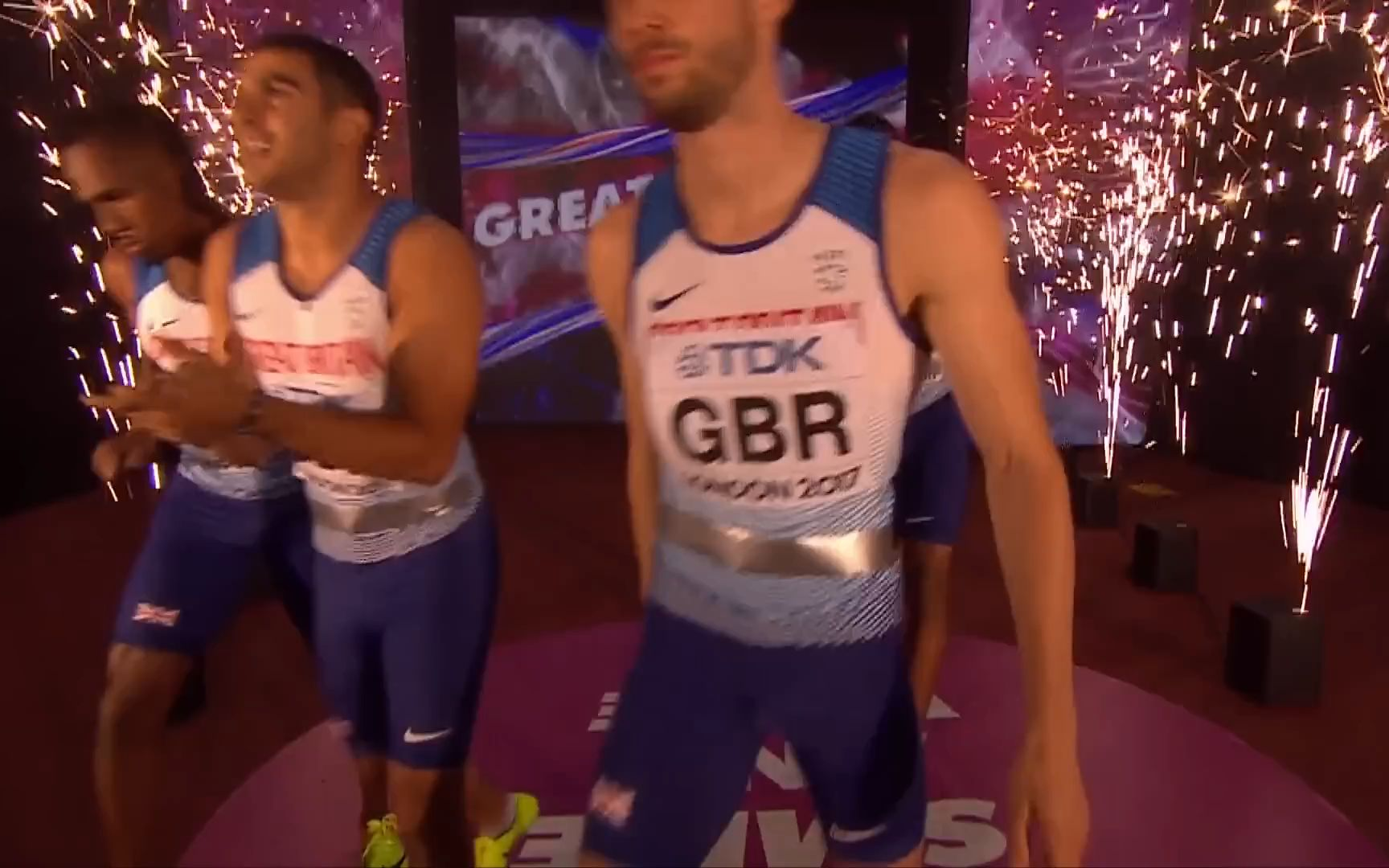 英国运动员在山地自行车赛中力压群雄的简单介绍 英国运动员在山地自行车赛中力压群雄的简单介绍