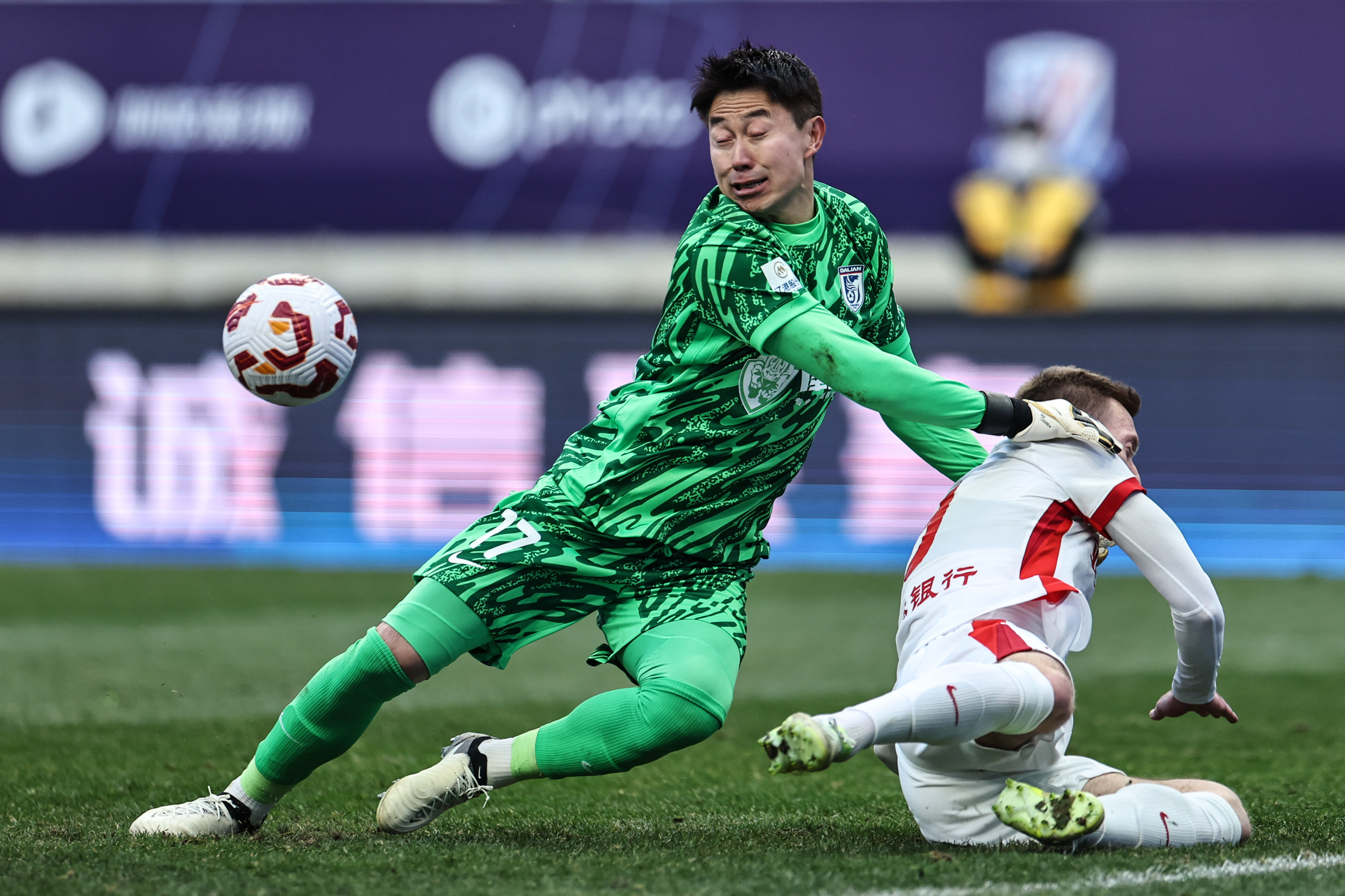 包含汇聚亚洲最强球队，激烈角逐赢取胜利的词条