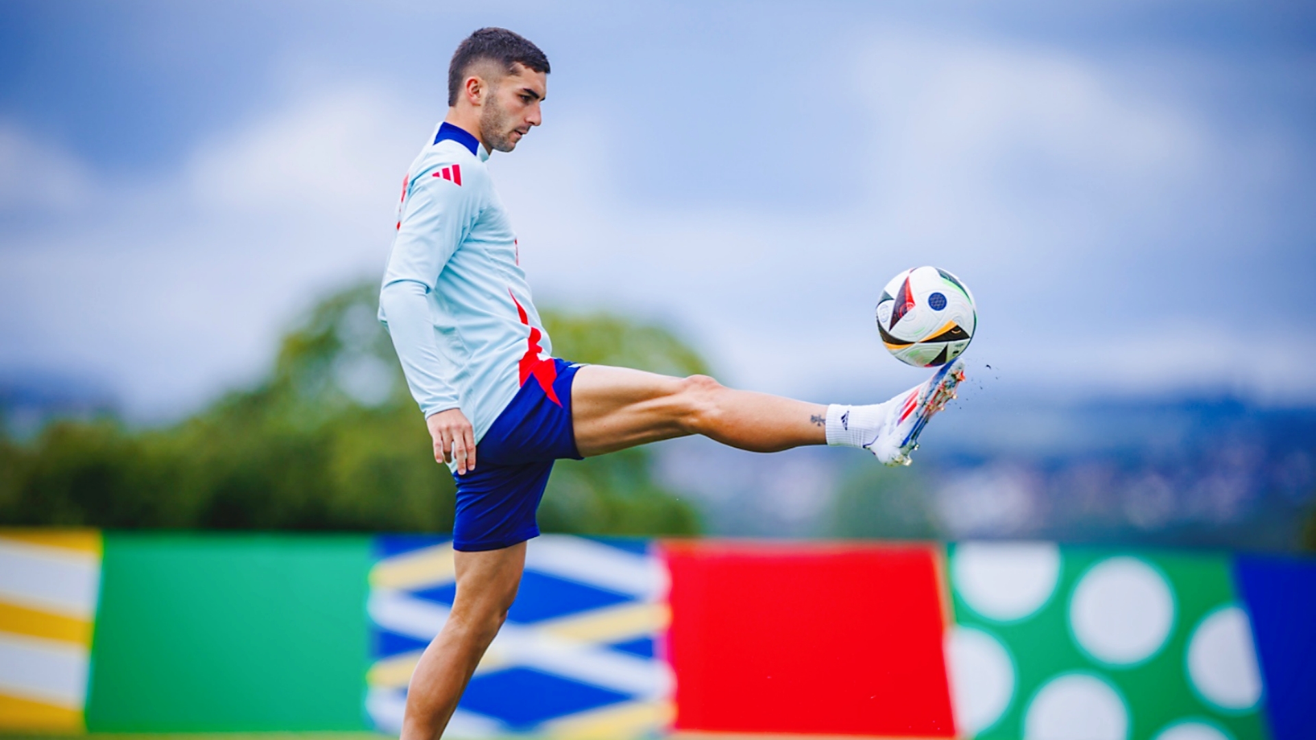 包含拜仁绝杀智利,费兰·托雷斯高光表现的词条 包含拜仁绝杀智利,费兰·托雷斯高光表现的词条