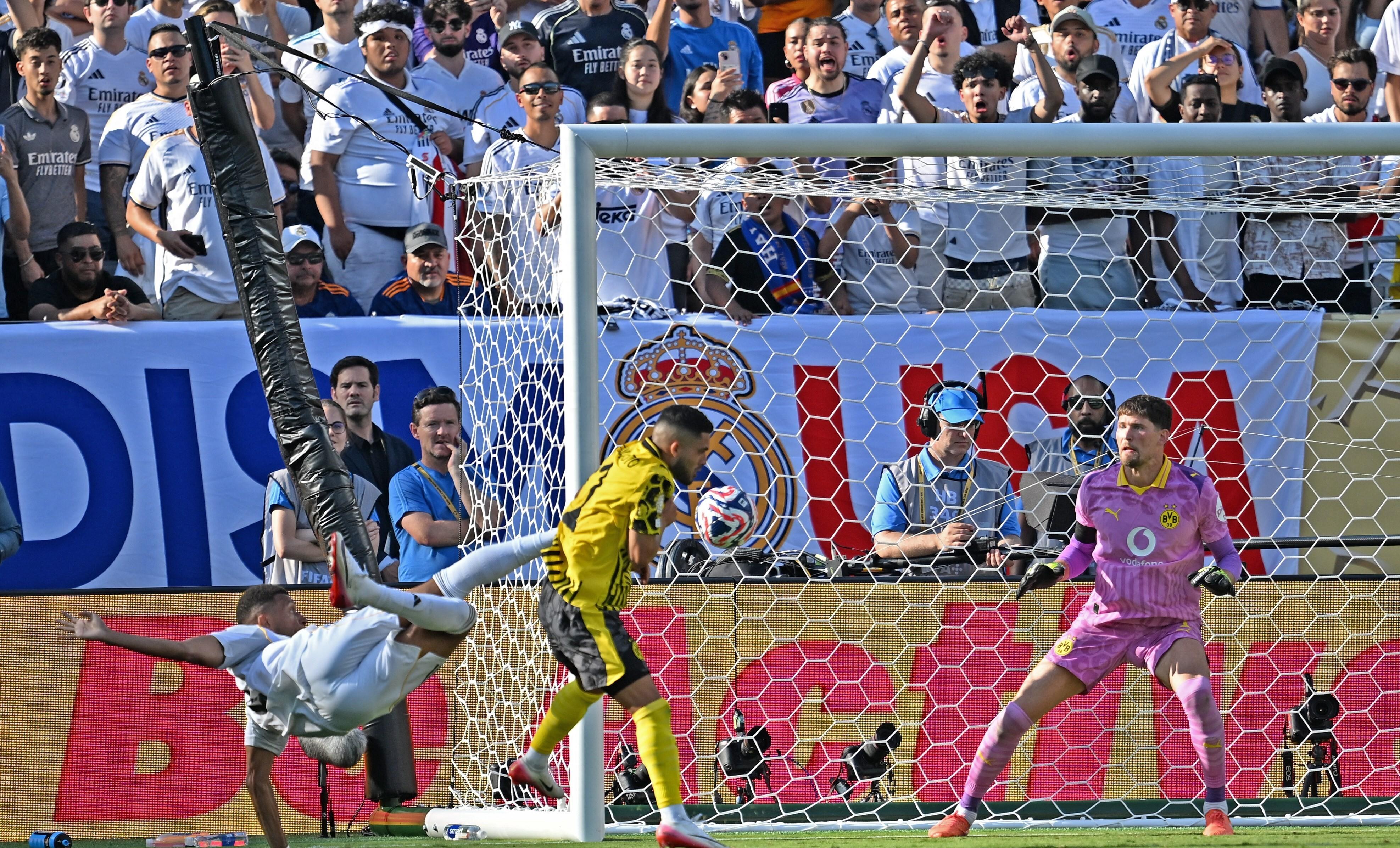 包含巴塞罗那鏖战马德里竞技,369打破历史纪录宿命之战总决赛,成为赛场最大亮点的词条 包含巴塞罗那鏖战马德里竞技,369打破历史纪录宿命之战总决赛,成为赛场最大亮点的词条