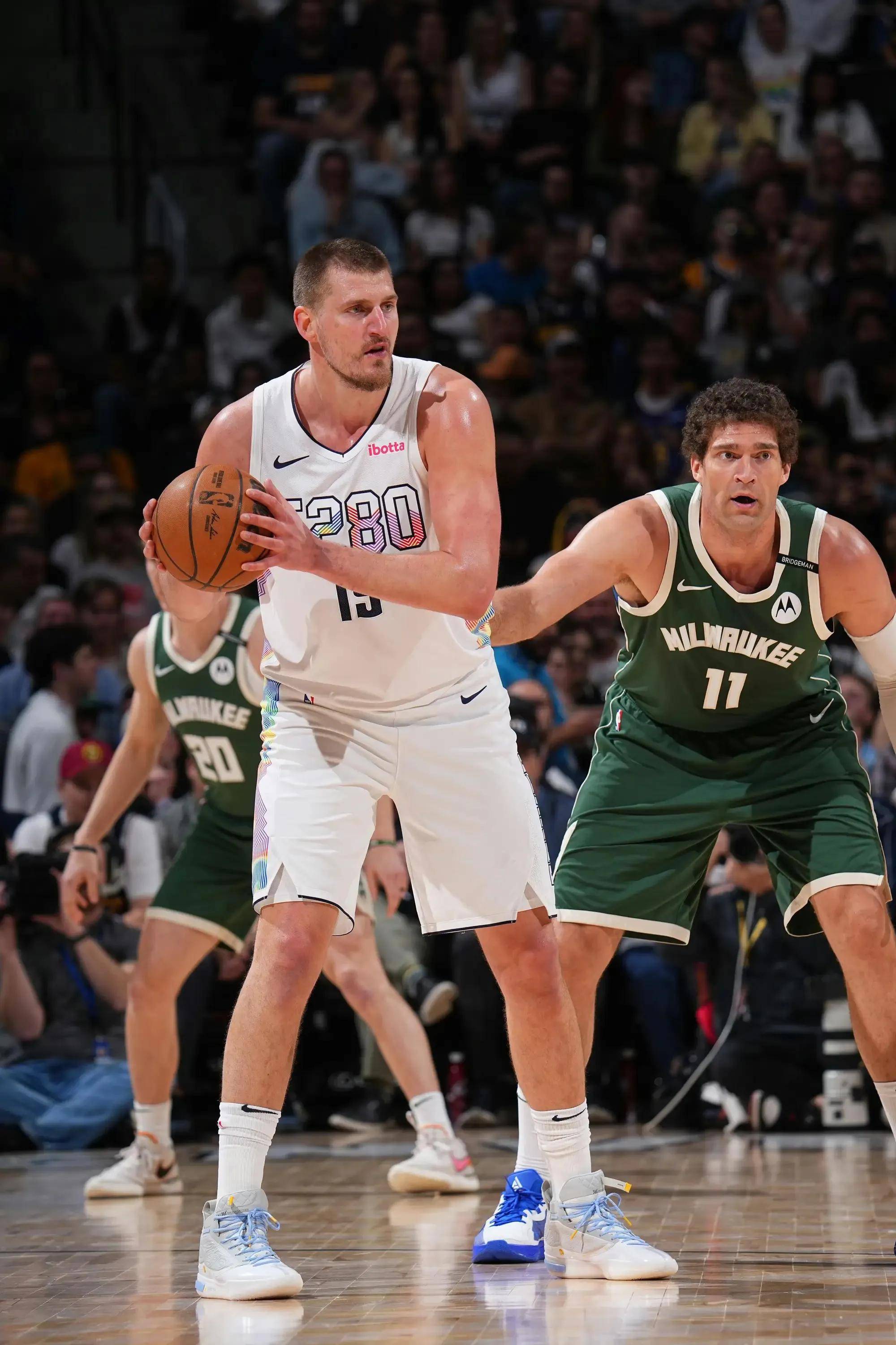 美国男篮鏖战篮网，约基奇打破历史纪录的简单介绍