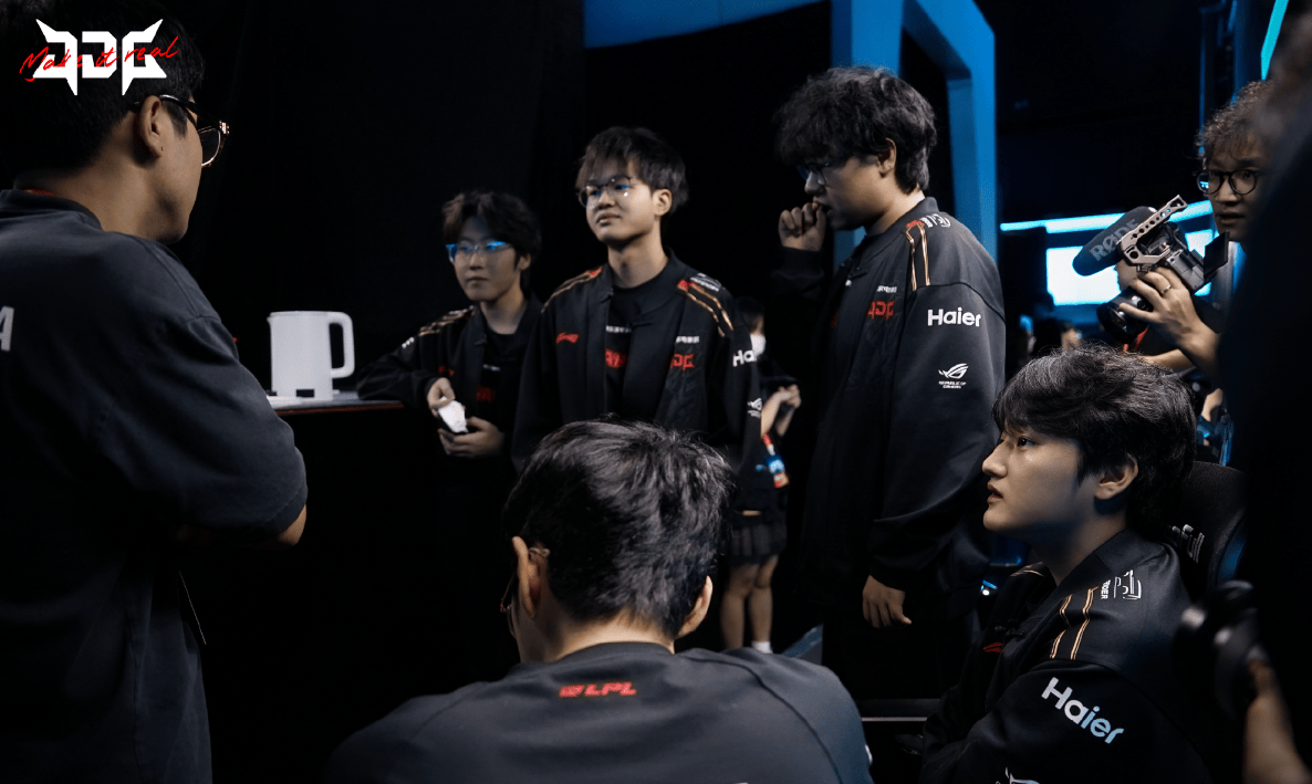 关于WBG碾压FLY，Doinb三分雨点燃全场的信息