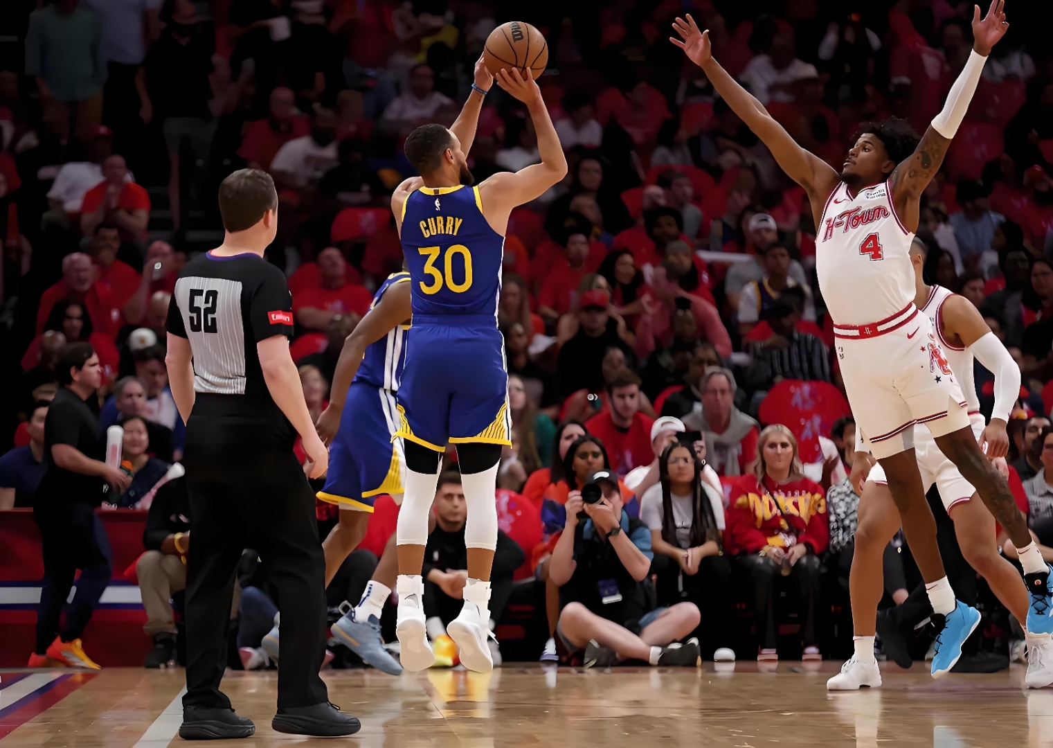 勇士横扫火箭,浓眉哥状态火热 勇士横扫火箭,浓眉哥状态火热