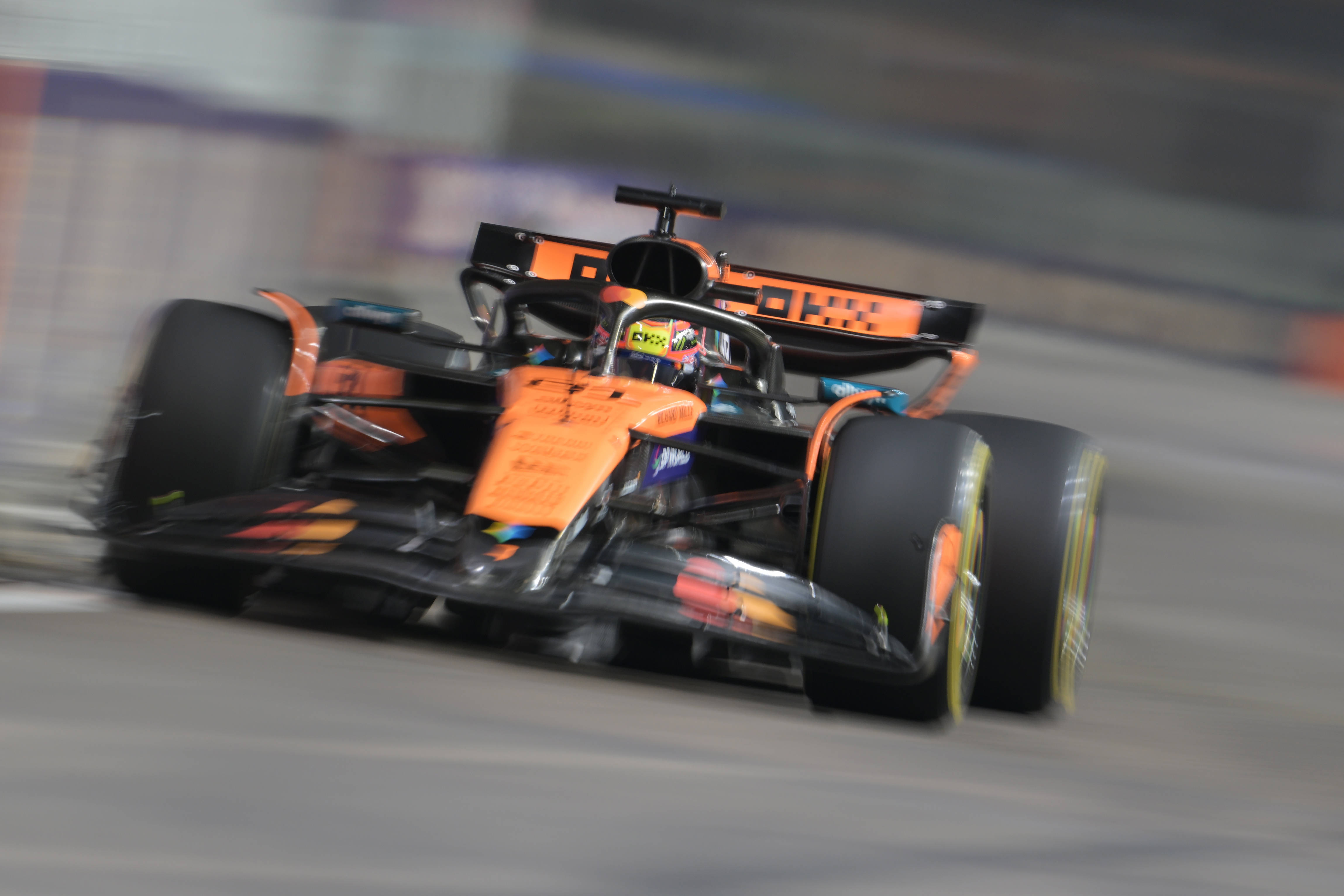 红牛二队翻盘迈凯伦,塞恩斯惊艳四座 红牛二队翻盘迈凯伦,塞恩斯惊艳四座