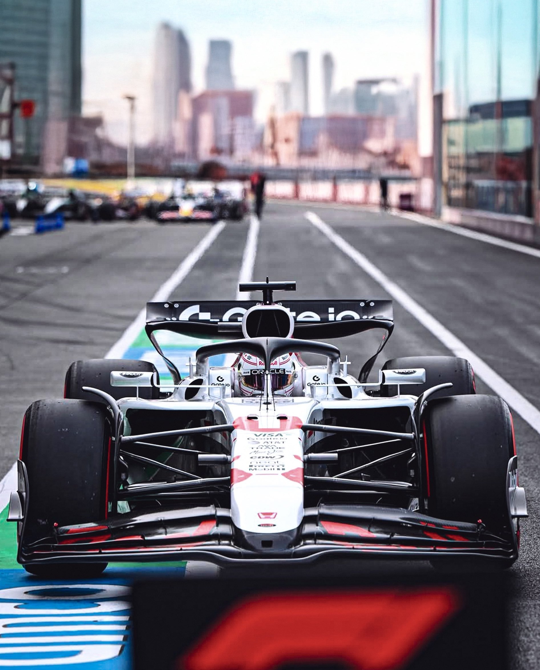 法拉利翻盘梅赛德斯,维斯塔潘统治全场 法拉利翻盘梅赛德斯,维斯塔潘统治全场