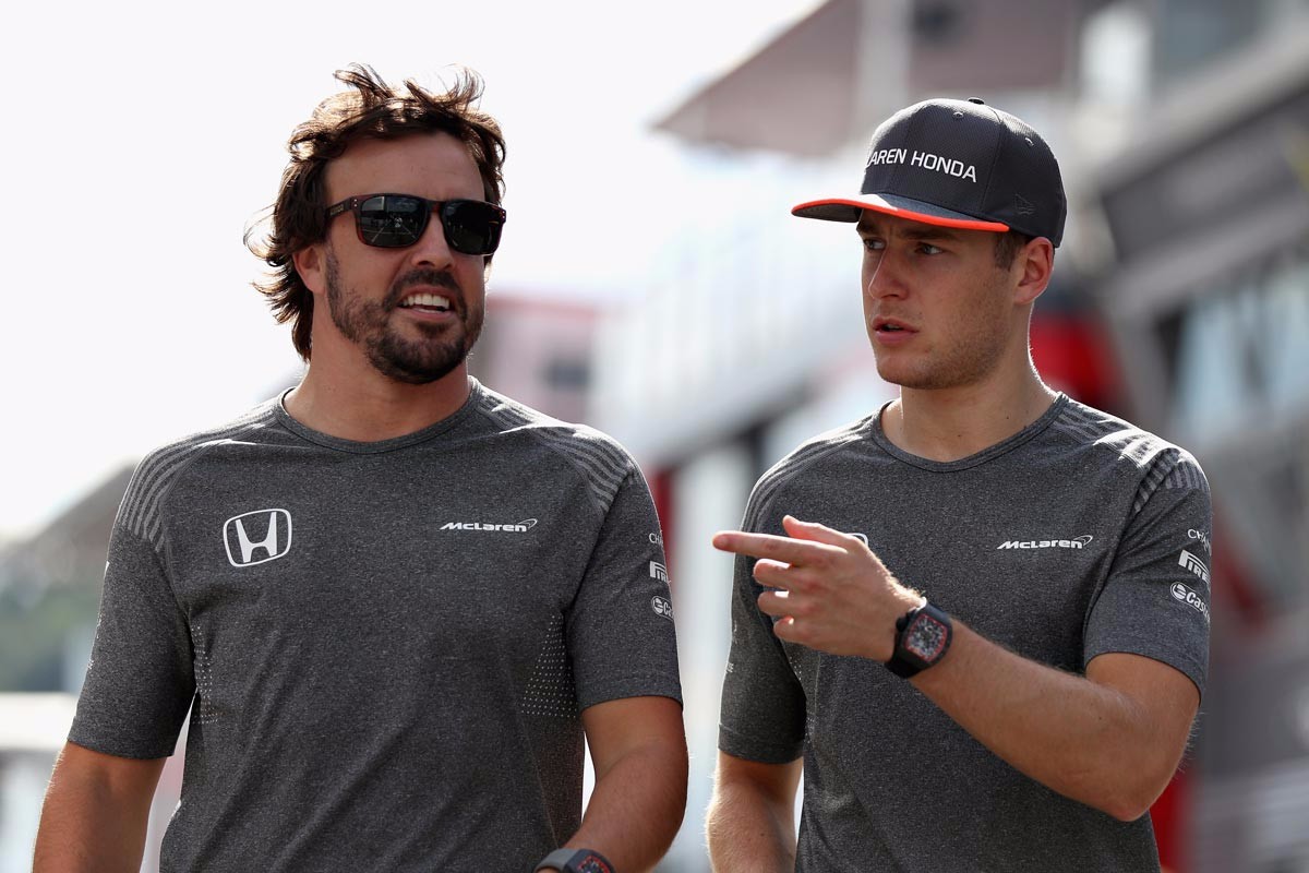 哈斯车队鏖战迈凯伦,塞恩斯刷新纪录 哈斯车队鏖战迈凯伦,塞恩斯刷新纪录